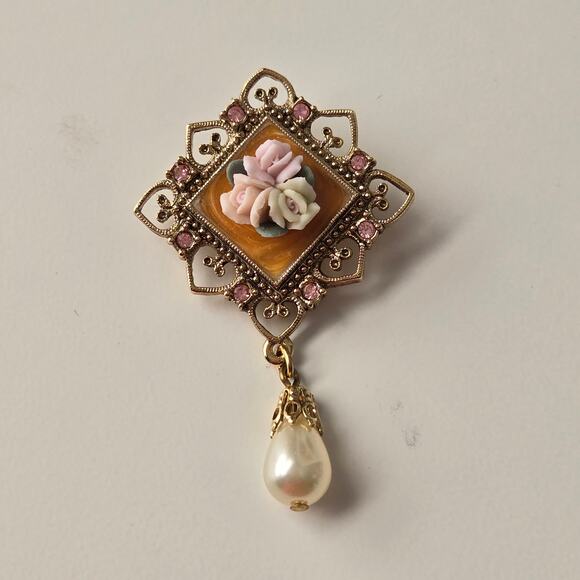 VTG 1928 Jewelry Co Gold Tone Frame Pin Porcelain Roses Pink Gems Teardrop Pearl - Picture 2 of 7